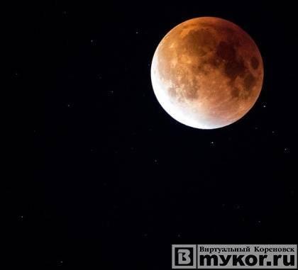 Сегодня ночью жители Кореновска могли наблюдать лунное полузатмение