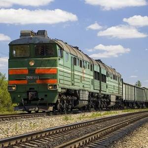 Под Кореновском грузовой поезд намерть сбил пенсионера