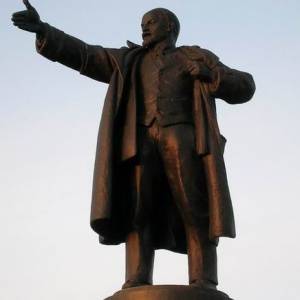 Депутаты Госдумы предлагают судить чиновников за снос памятников Ленину