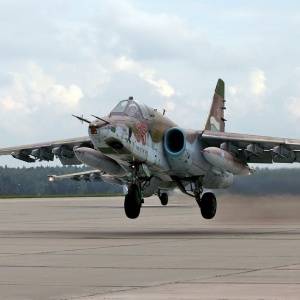 На кореновский аэродром после выполнения боевых задач в Сирии вернулись шесть штурмовиков Су-25 (видео)