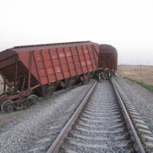 На Кубани 7 июля 2013 года пять вагонов пассажирского поезда "Новосибирск-Адлер" сошли с рельсов