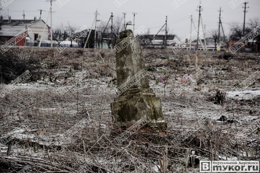 Идёт уничтожение старого кладбища города Кореновска