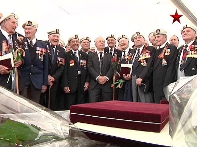 Британские ветераны получили российские медали (British veterans received Russian medals)