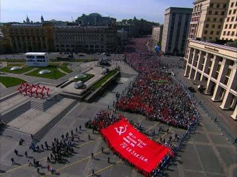 Полмиллиона человек идут по Москве в строю «Бессмертного полка». Съемки с воздуха