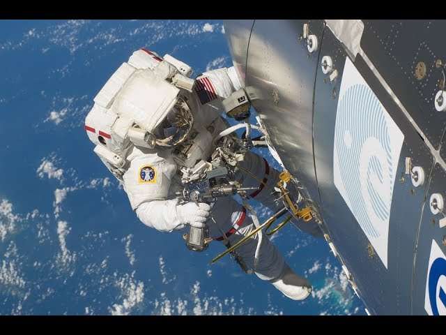 Земля Плоская Отбившийся от экскурсии в НАСА турист случайно снял подпольное МКС с астронавтами
