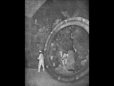 Звёздные врата - в 1920 -х годах был открыт портал под землей.