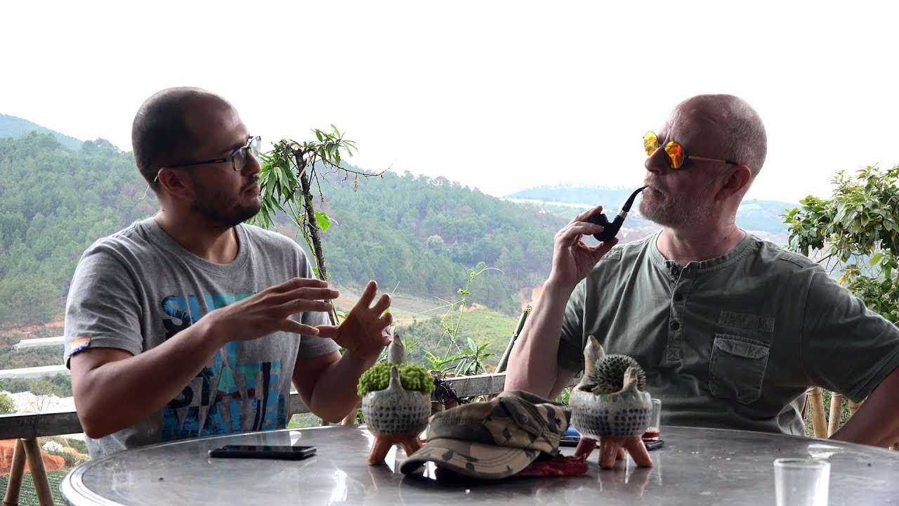 Вьетнамский кофе: беседа на веранде