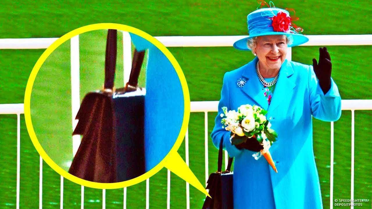 Вот почему королева Британии всегда носит с собой сумочку