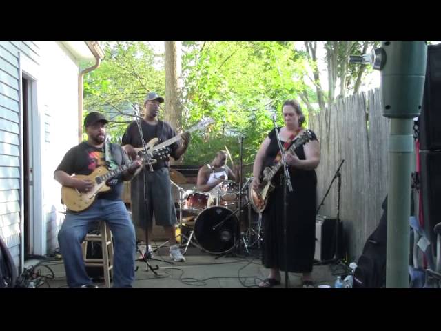 Unbelievable  Version of Walkin' Blues Joanna Connor Band @ Carty BBQ in Norwood