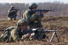 76-я дивизия ВДВ проходит проверку (Rookies of air assault division pass exams in Pskov)